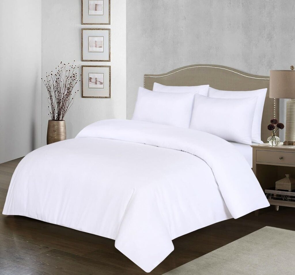 White Filo Magico duvet cover and pillowcases styled on a bed